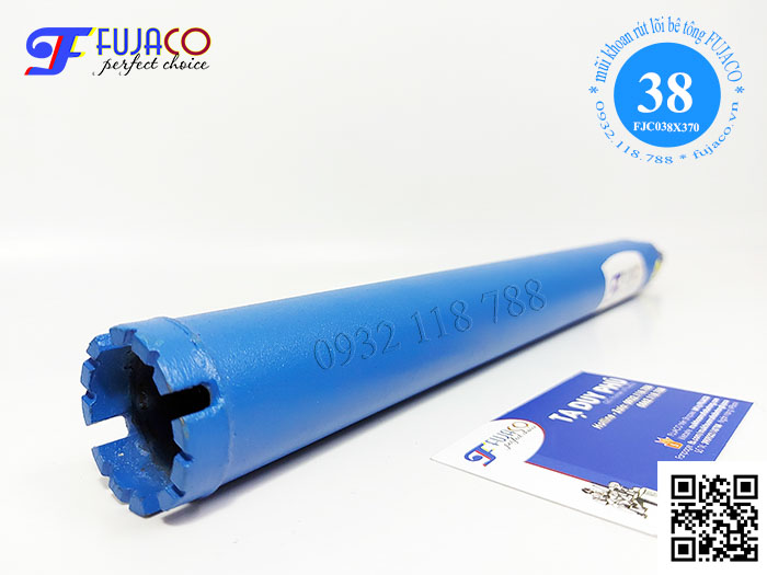 dùng mũi khoan rút lõi 38 khoét lỗ luồn ống 34