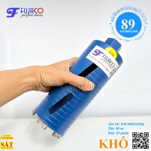 trên tay mũi khoét rút lõi bê tông cốt thép đường kính 89 90 khoan khô